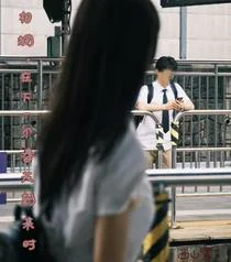 相拥，在下一个春天到来时